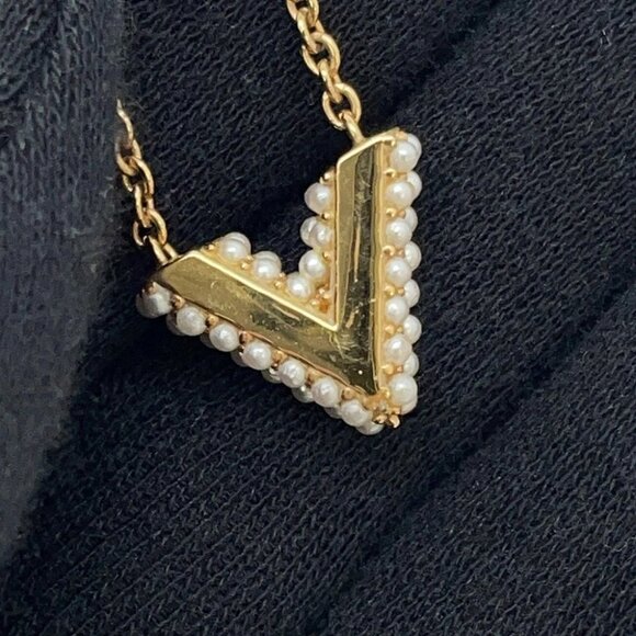 LOUIS VUITTON Collier Essential V Perle Resin(Pearl)/Metal Gold - Picture 6 of 13